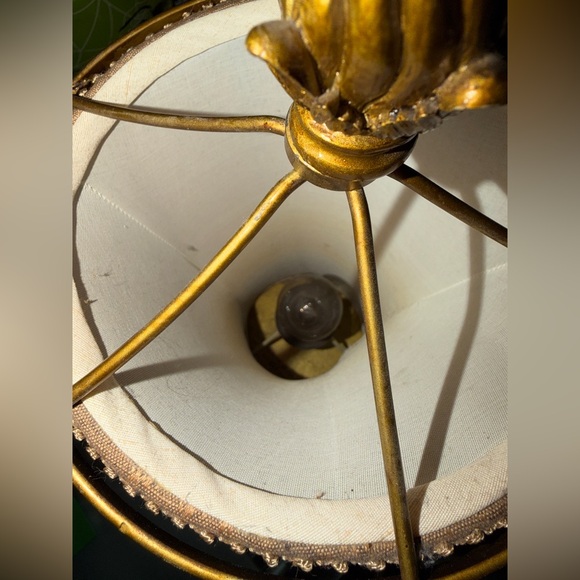 Vintage-Inspired Ornate Metal Table Lamp with Tasseled Lampshade Rare!! - Picture 5 of 7